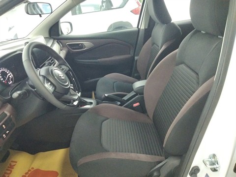 KHOANG LÁI RỘNG RÃI GHẾ THỂ THAO tại đại lý Suzuki Vinh Nghệ An