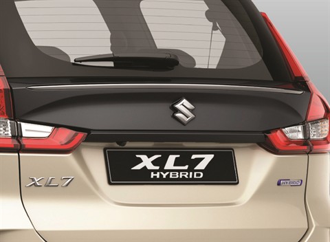 Viền cửa hậu mạ chrome tại đại lý Suzuki Vinh Nghệ An